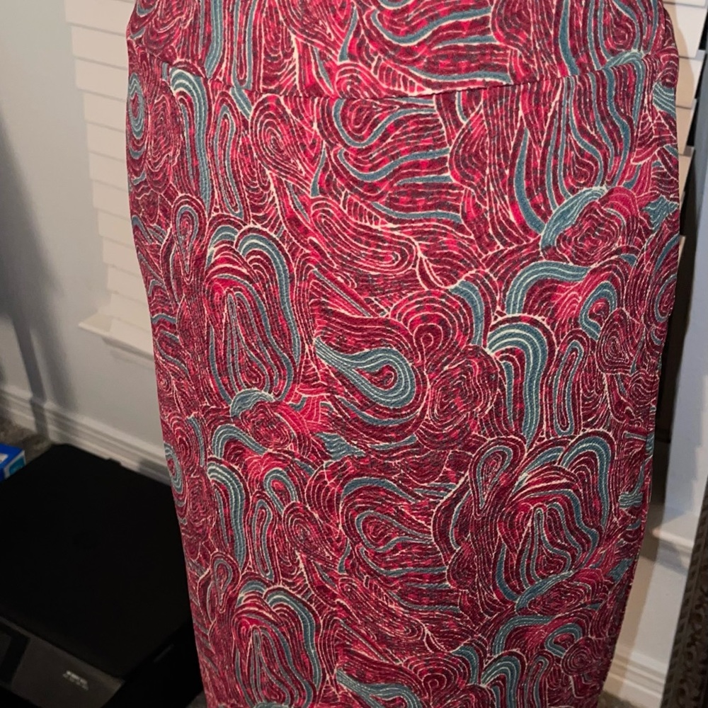 Lularoe fitted & stretchy type skirt, Size L in red and green EUC - Picture 5 of 15